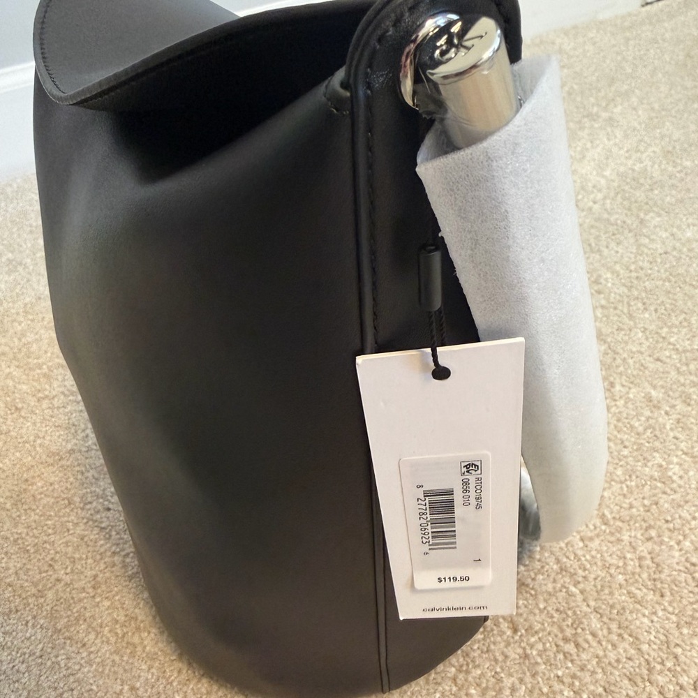 Elegant Black Leather Purse - Picture 3 of 4